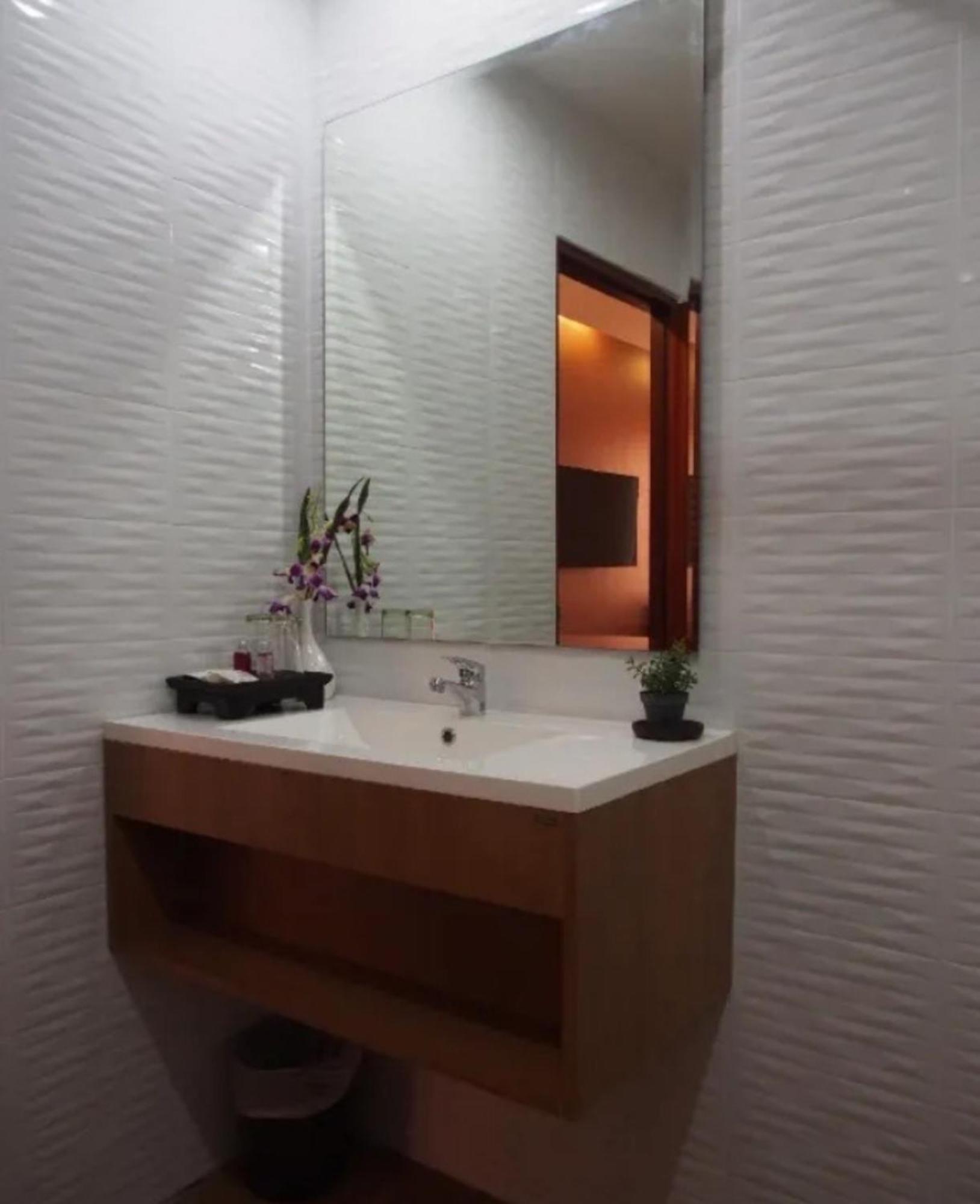 The Little Nest Phuket Hotel Buitenkant foto